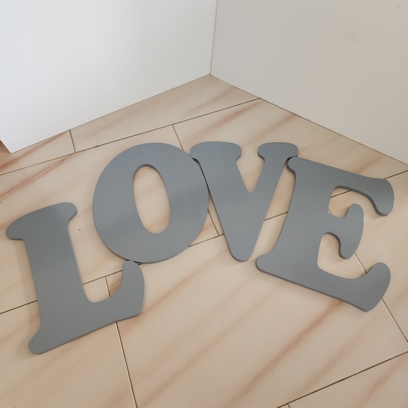 NWOT Gray LOVE Word Sign - Picture 1 of 5